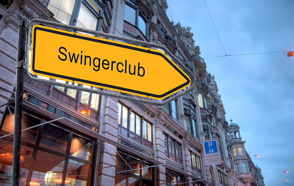 Verkehrsschild Swingerclub in einer Großstadt