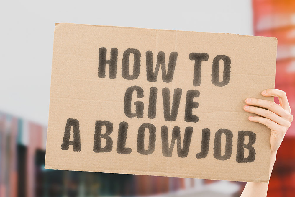 Gehaltener Karton mit Schriftzug How to give a Blowjob - Symbolbild von AndriiKoval / stock.adobe.com