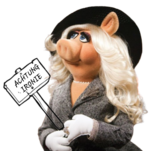 miss-piggy-mit-hut-removebg-preview.png