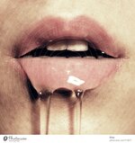 112671-ein-mund-mit-lippen-aus-denen-eine-durchsichtige-fluessigkeit-wie-spucke-sabber-oder-w...jpeg