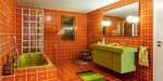 badezimmer-der-70er-hansgrohe_fliesen+70er.jpg