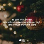 es-geht-nicht-darum-was-unter-dem-weihnachtsbaum-liegt-sondern-wer-drum-rum-steht (3).jpg