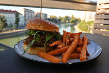 Pulled-Burger-0408.jpg